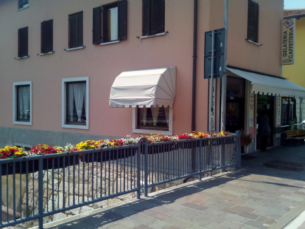 Alloggio Ponte Dei Cavalleggeri Hotel Trento Exterior photo